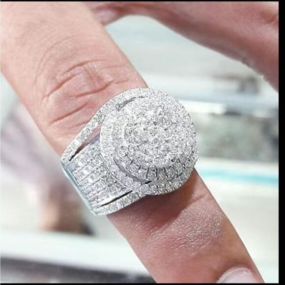 💎Sparkling 18k White Gold filled Round Cut Pave’ Diamond Swirl Cocktail … - Picture 1 of 16